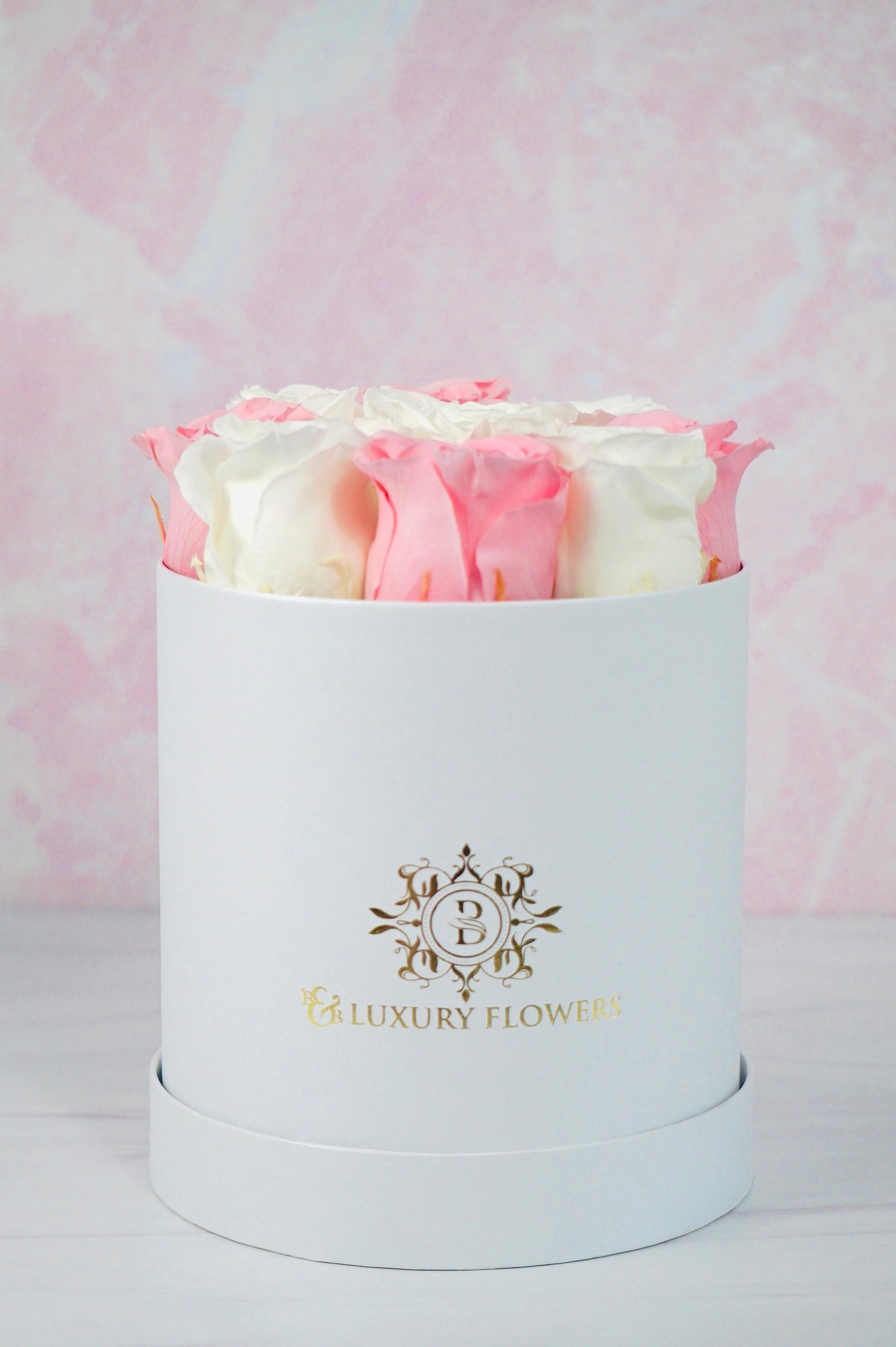 Round Elegance: 9 Preserved Roses Box