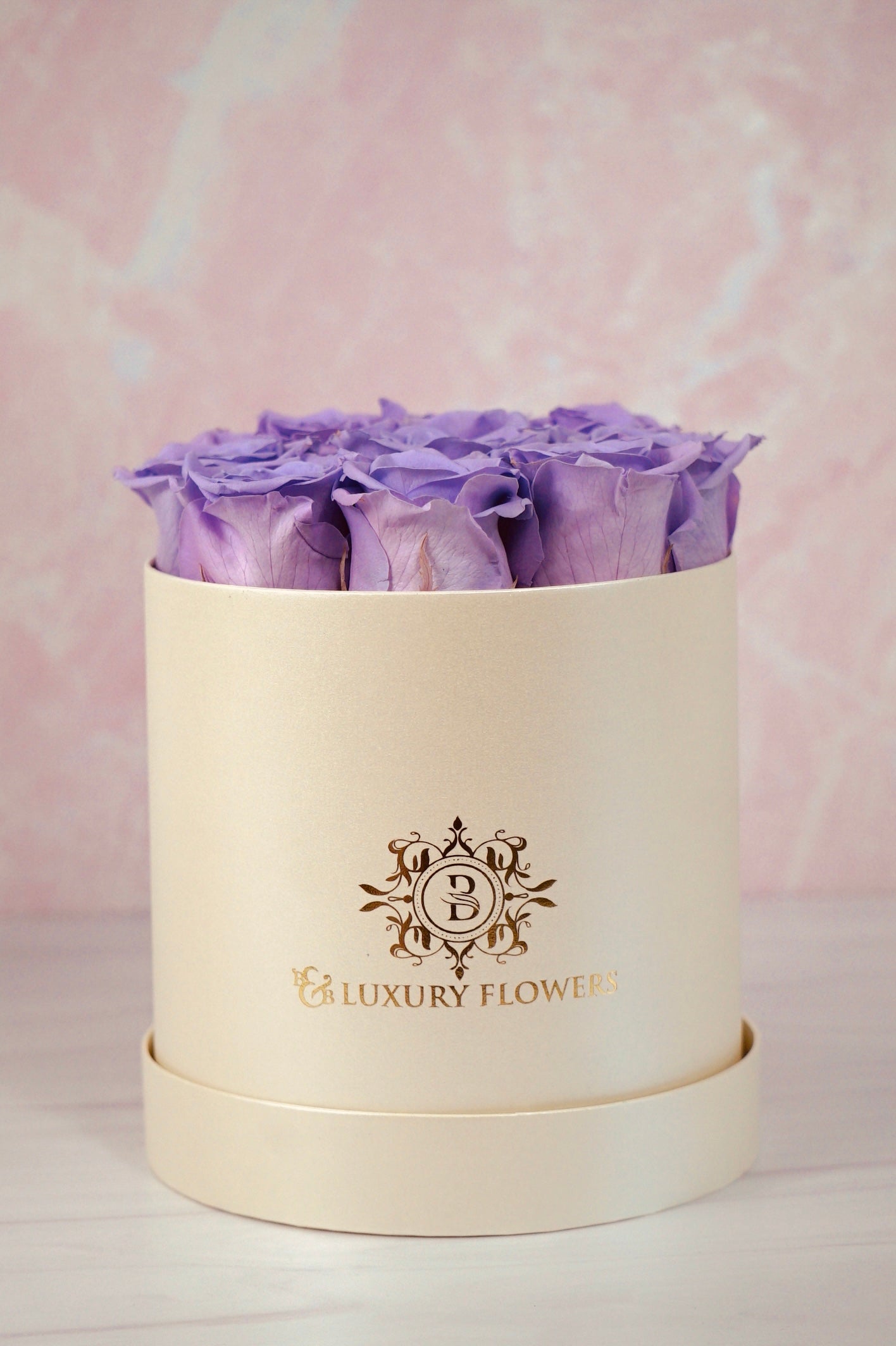 Round Elegance: 9 Preserved Roses Box